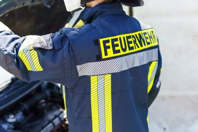 In der Saarbrücker Innenstadt rückten Feuerwehr und Polizei wegen eines Brandes in einer Gaststätte aus. Dichter Rauch zog in ein Wohnhaus, verletzt wurde niemand. | Foto: Kim Rileit