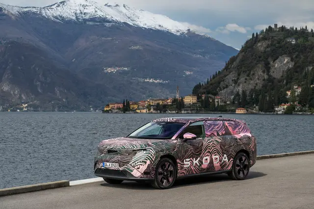 Elektrisches Flaggschiff: Der Skoda Peaq wird als CO2-neutrale Alternative zum Kodiaq positioniert und soll ab Herbst zu einem Grundpreis von rund 50.000 Euro erhältlich sein. (zu dpa: «Skoda stellt dem Kodiaq den elektrischen Peaq zur Seite») | Foto: dpa