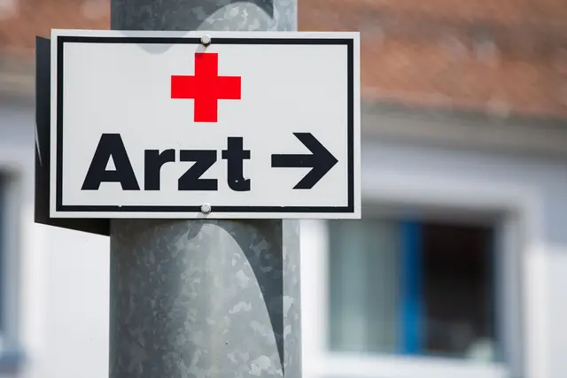 Im Saarland gibt es jetzt mehr Medizinstudienplätze über die sogenannte Landarztquote (Symbolbild) | Foto: Tom Weller/dpa