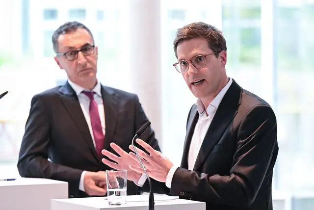 Wie schnell werden die beiden sich einig in den jetzt anstehenden Koalitionsverhandlungen? Grünen-Frontmann Cem Özdemir (l.) und CDU-Landeschef Manuel Hagel (r.) (Archivbild) | Foto: Bernd Weißbrod/dpa