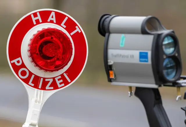 Die Polizei setzt auf verschiedene Techniken bei den Geschwindigkeitskontrollen. (Symbolbild) | Foto: Stefan Sauer/dpa