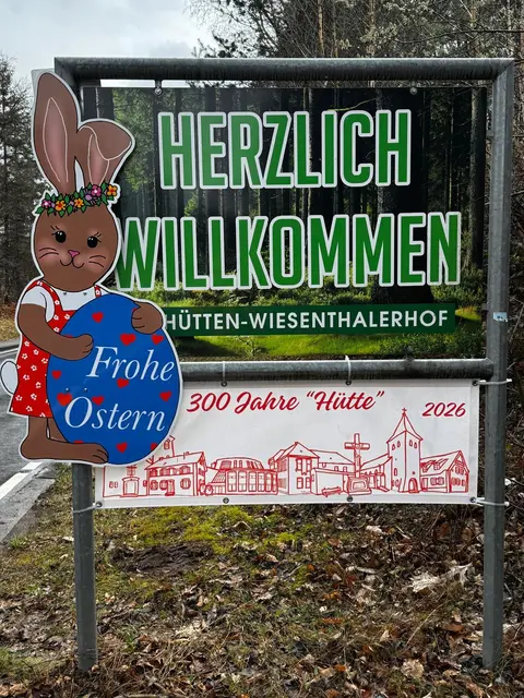 Die beliebte Osterhäsin schmückte jahrelang den Ortseingang – jetzt ist sie spurlos verschwunden | Foto: Thorsten Peermann/gratis