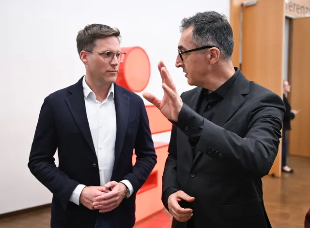 Viel ist schon geklärt - jetzt geht es in die Details auf dem Weg zur neuen Regierung.  | Foto: Bernd Weißbrod/dpa