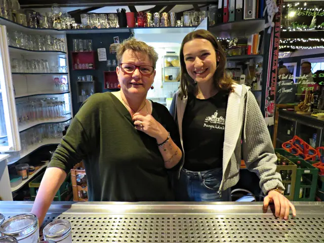 Pächterin Petra Mayer mit Angestellter | Foto: Brigitte Melder