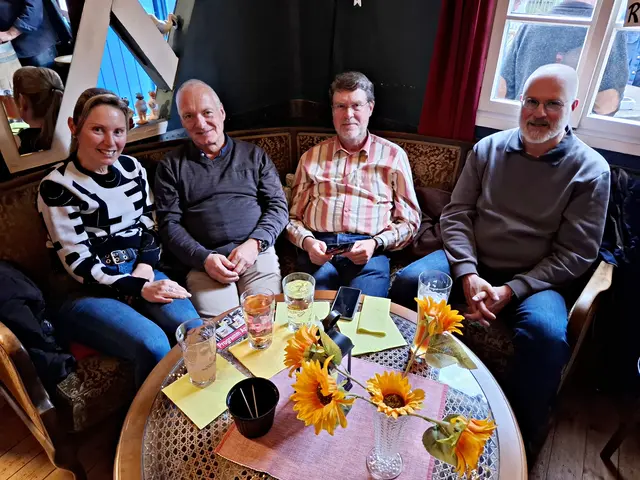 Hatten die besten Plätze und ein Dubbeglas vor sich, kann nur gut werden | Foto: Brigitte Melder