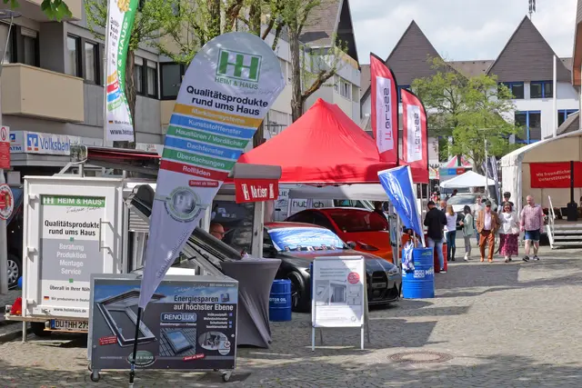 Blick auf die Sickingenmesse (Leistungsschau) im vergangenen Jahr in Ramstein-Miesenbach: Zahlreiche Aussteller präsentierten ihre Angebote und nutzten die Leistungsschau als Plattform für Austausch und Kontakte. | Foto: Archiv/Erik Stegner