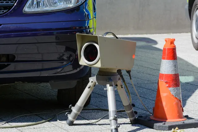 Bei Geschwindigkeitskontrollen während der ROADPOL-Woche „Speed“ blieb es in der Region ohne Beanstandungen. Alle 171 gemessenen Fahrer hielten sich an die Tempolimits. | Foto: Alex T./stock.adobe.com