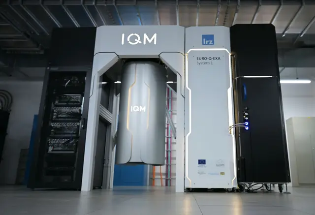 Der europäische Quantencomputer Euro-Q-Exa des finnischen Unternehmens IQM in Garching bei München. In dem Rechner steckt auch deutsche Technologie. (Archiv) | Foto: Malin Wunderlich/dpa