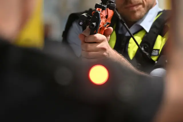 Insgesamt 180 lasergestützte Schießtrainingssysteme werden in Baden-Württemberg an die Polizeipräsidien verteilt. | Foto: Katharina Kausche/dpa