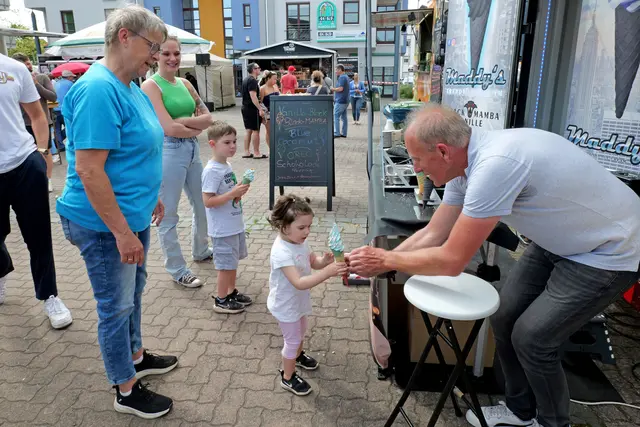 Groß und Klein kommen auf ihre Kosten: Das Streetfood-Angebot sorgt bei der Sickingenmesse für Genussmomente bei Besuchern aller Altersgruppen. | Foto: Archiv/Erik Stegner