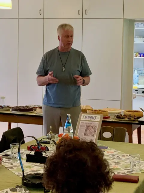 Jürgen Hook ( Ortsbürgermeister in Dudenhofen) bei einer kurzen Ansprache | Foto: Bild: Reimund Gebhard