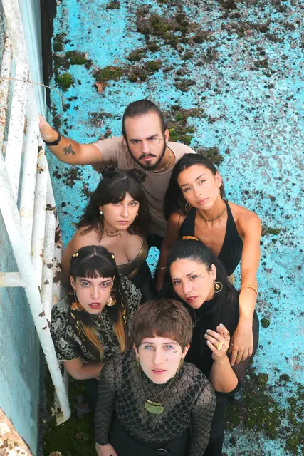 Spielt mitreißende Weltmusik: Die spanische Frauenband Las Baklavas tritt auf dem Schillerplatz | Foto: Hunay Saday/gratis