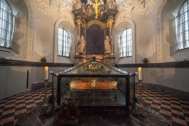 Tausende Menschen werden zu dem Trierer Bistumsfest Heilig-Rock-Tage bis 26. April erwartet. (Archivbild) | Foto: Harald Tittel/dpa