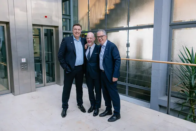 Im Blick: (v.r.): Ehrenpräsident Volker Hasbargen, Hauptgeschäftsführer Dr. Arne Rudolph, neuer IHK-Präsident Frank Roth | Foto: IHK Karlsruhe