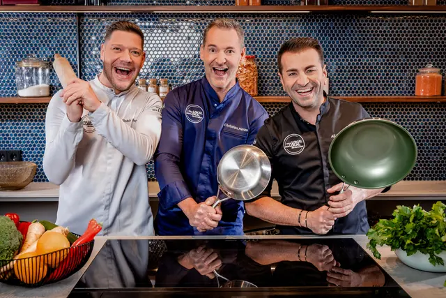 Robin Pietsch, Christian Henze und Ali Güngörmüs (v.l.n.r.) sind die Profis, die "Mein Lokal, Dein Lokal" moderieren. Heute vergibt Christian Henze seine Punkte an fünf Gastronominnen und Gastronomen aus Mannheim und Ludwigshafen. | Foto: Joyn/Nadine Rupp