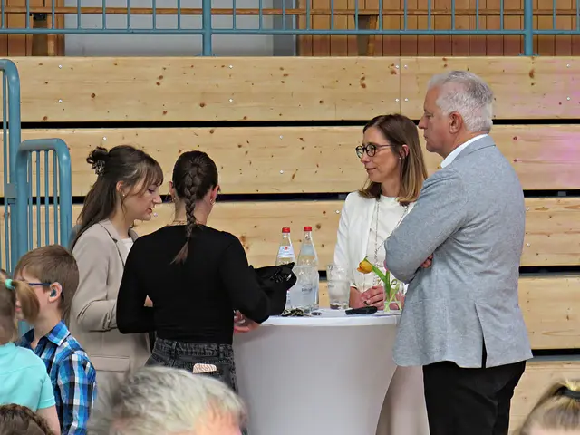 Lagebesprechung der Verantwortlichen | Foto: Brigitte Melder