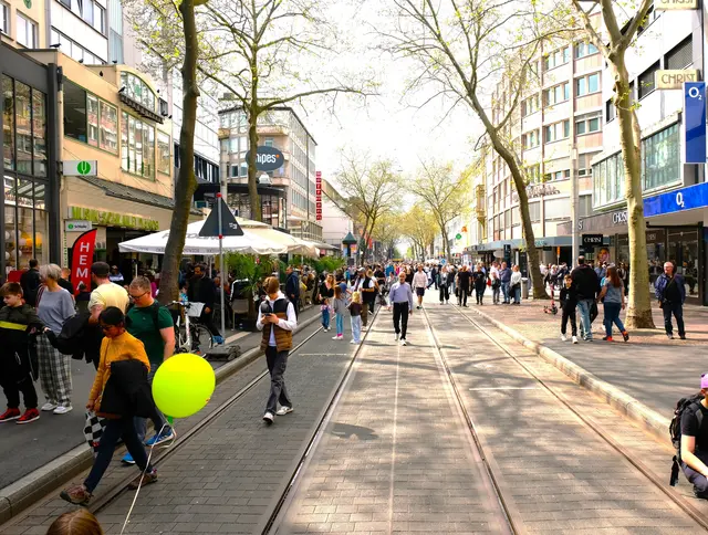 Verkaufsoffener Sonntag dieses Wochenende: In der Pfalz und Baden öffnen drei Orte und laden zum Einkaufsbummel ein | Foto: Thorsten Kornmann