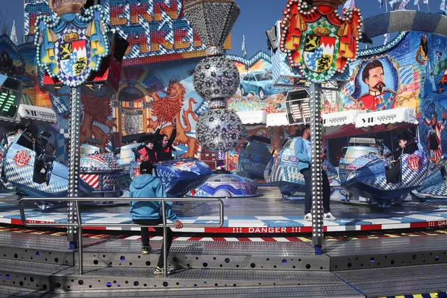 Weinfeste, Märkte und Kerwen in der Pfalz: Wo sind in der Pfalz an diesem Wochenende vom 17. bis 19. April 2026 Feste und Veranstaltungen? Hier ein Fahrgeschäft auf der Frühlingsmesse in Speyer
 | Foto: Cornelia Bauer