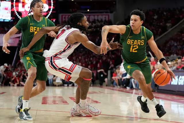 Alba-Neuzugang Michael Rataj (r.) war zuletzt in den USA für die Baylor University im Einsatz (Archivbild) | Foto: Karen Warren/FR172172 AP/AP/dpa