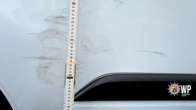 Auch im Stadtteil Erzhütten wurde ein Fahrzeug beschädigt: In der Hahnbrunner Straße traf es zwischen Dienstagabend und Mittwochmorgen einen weißen Ford Transit an der Fahrertür | Foto: Polizeidirektion Kaiserslautern