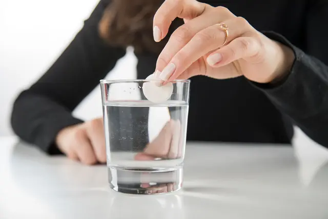 Bei chronisch-entzündlichen Darmerkrankungen können Magnesium-Präparate helfen, einen Mangel des Mineralstoffs auszugleichen. (zu dpa: «Wie sinnvoll ist die Extra-Portion Magnesium?») | Foto: dpa