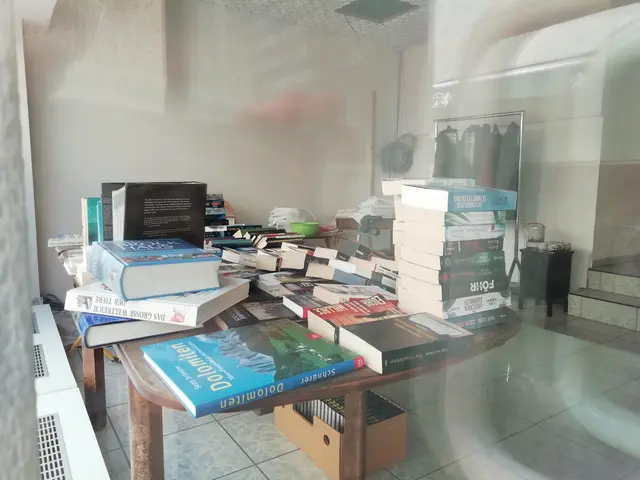 Städte erproben neue Nutzungen, wie Läden für Second-Hand oder Flohmärkte nach Hausentrümpelungen.  | Foto: Julia Glöckner