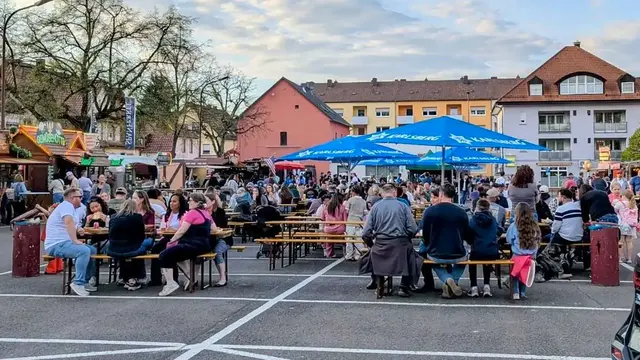 Viele Besucher am Samstag: Auch am zweiten Veranstaltungstag rechnen die Veranstalter bei der Sickingenmesse in Landstuhl mit großem Andrang. | Foto: Jutta Felka