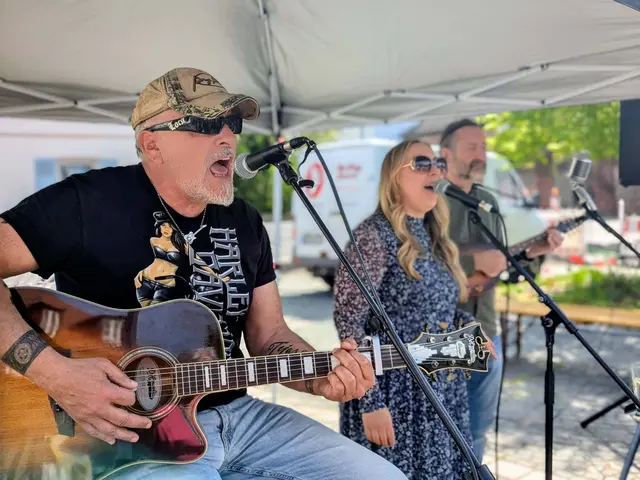 Livemusik gehört zum Programm der Sickingenmesse: Musiker sorgen rund um die Stadthalle für Stimmung. | Foto: Jutta Felka