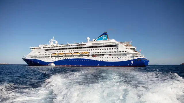 Die Celestyal Discovery war Vorhut und passierte als erste die Straße von Hormus | Foto: Celestyal Cruises