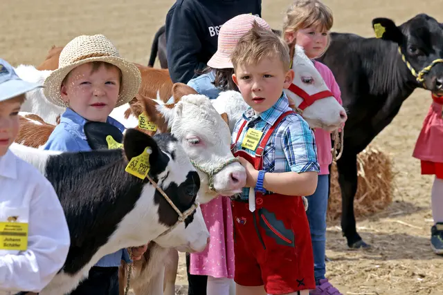 Tierschau , hier sind die jüngsten bei der Show | Foto: Christoph Blüthner