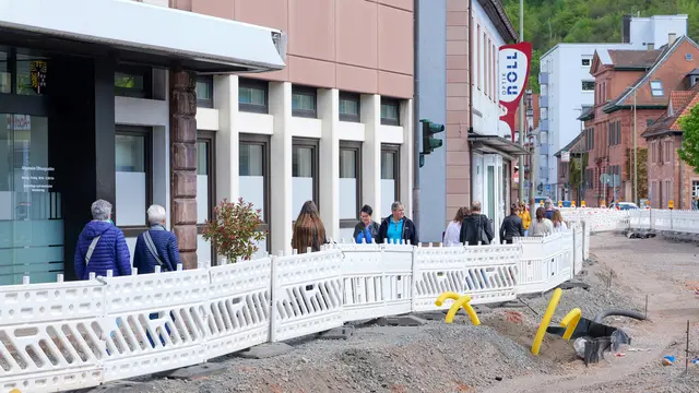 Trotz Baustelle in der Kaiserstraße: Viele Besucher finden den Weg zu den Geschäften in der Landstuhler Innenstadt. | Foto: Erik Stegner