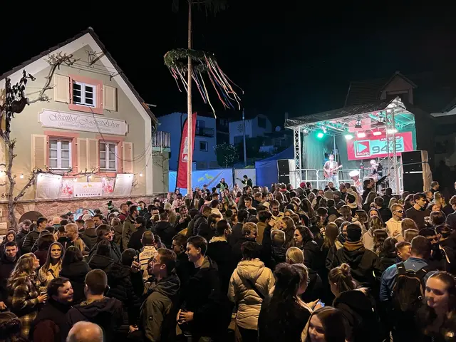 Hier ist für jeden Musikgeschmack etwas dabei: Acoustic Vibration, Private Place, Flash'k'Swag und Mark Selinger Band spielen am ersten Mai-Wochenende live auf der Antenne Pfalz Bühne vor dem Jägerstübchen.
 | Foto: Jägerstübchen