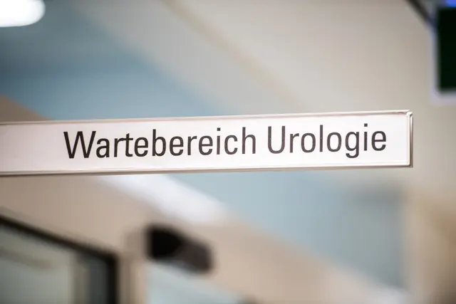 Kein Tabuthema: Die möglichen Auswirkungen der Prostata-OP kann man auch mit Urologe oder Urologin besprechen.  (zu dpa: «Was bedeutet eine Prostata-OP fürs Sexleben?») | Foto: dpa