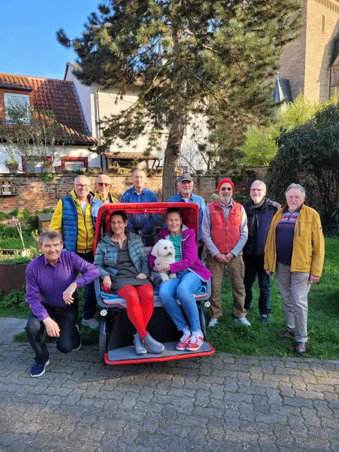 Ein Team aus derzeit zwölf Ehrenamtlichen bietet Rikschafahrten in Speyer an | Foto: Stadt Speyer