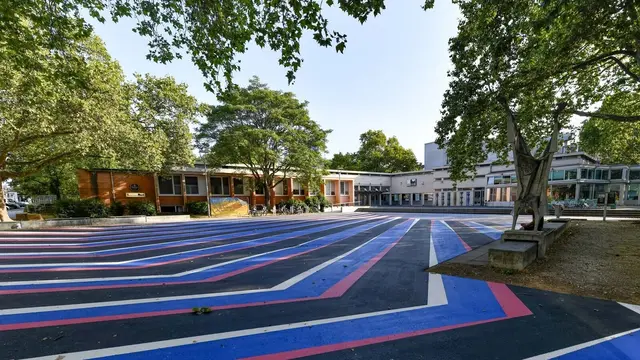 Der Kornmarkt wird mit Mitteln aus dem Förderprogramm ISEK entsiegelt. Auf dem Flachdach soll eine begrünte Dachterrasse das Zentrum neu beleben. | Foto: Torsten Kleb