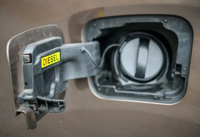 Der Dieb zapfte rund 500 Liter Diesel ab. (Symbolbild) | Foto: Patrick Pleul/dpa-Zentralbild/dpa