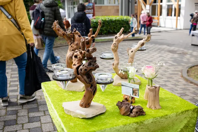 Künstler, Kunsthandwerker und Aussteller aus ganz Deutschland sind beim Frühjahrsmarkt in Göllheim mit dabei | Foto: Dennis Gerber/gratis