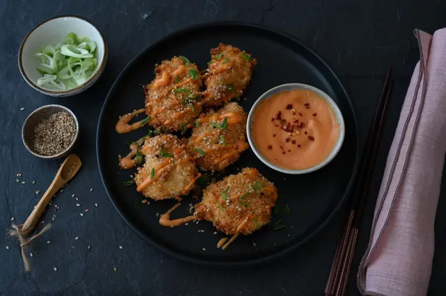 Bang Bang Chicken für den Ofen: Food-Bloggerin Julia Uehren hat das Gericht so abgewandelt, dass es nicht frittiert werden muss.  (zu dpa: «Knuspertrend im Ofen: Bang Bang Chicken mit Fusion-Twist») | Foto: dpa