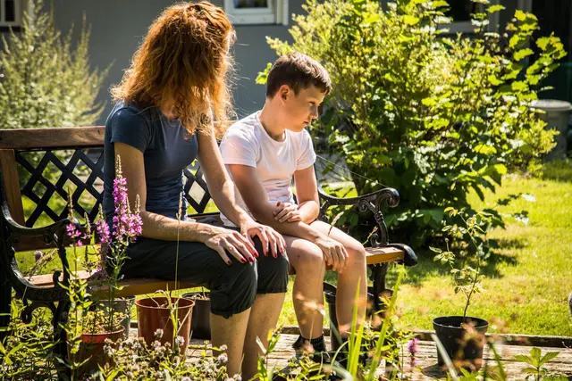 Umgang mit Krisen: Eltern sollten unterscheiden, welche Infos ihr Kind verstehen kann - und welche eher Ängste auslösen. (zu dpa: «Wenn Krisen aufs Familienklima drücken – was jetzt hilft») | Foto: dpa