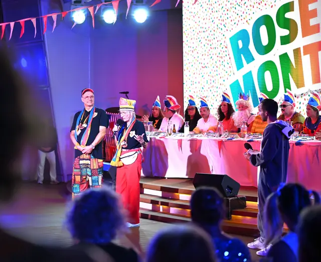 Rosenmontag auf AIDAdiva: Nicht nur der Elferrat kommt bei &gt;30 °C gewaltig ins Schwitzen. | Foto: AIDA