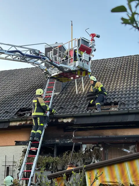 Wintergartenbrand in Haßloch – Wohnhaus bleibt bewohnbar | Foto: Freiwillige Feuerwehr Haßloch