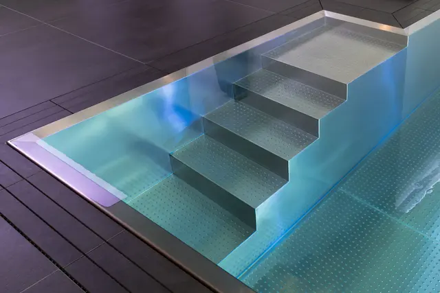 Edelstahlpool im Garten: Planung, Technik und Optionen zur Senkung laufender Kosten. | Foto: Warenzeichenverband Edelstahl Rostfrei e.V.