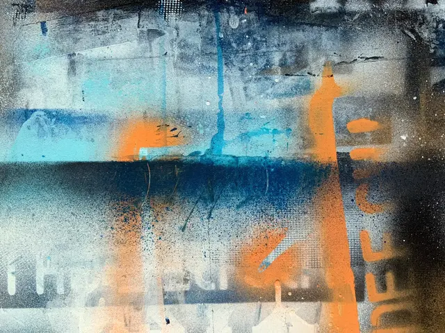 Unbekannte haben die Mauer einer katholischen Kirche und angrenzende Bereiche mit lilafarbenen Graffiti beschmiert. Die Polizei ermittelt wegen Sachbeschädigung und sucht Zeugen. (Symbolfoto) | Foto: Ografica/stock.adobe.com