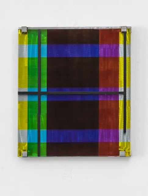 Seitenlage, 2021, Eisen, Glas, Farbe, 36 x 32 x 4 | Foto: Galerie Peter Zimmermann