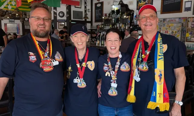 Ein denkwürdiger Tag; die Freundschaftsbriefe sind getauscht, die Orden verliehen: Prinz Reiner II., Presseoffizierin Andrea, Prinzessin Meike I., Adjudant Burkhard (v.l.) im Deutschen Brauhaus in Swakopmund. 
 | Foto: privat