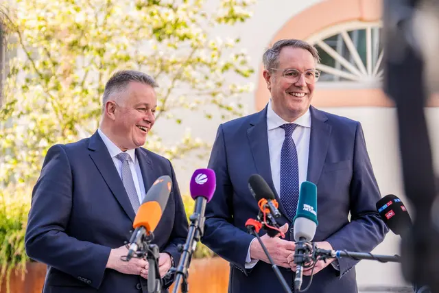 Aus den Koalitionsverhandlungen in Rheinland-Pfalz dringt fast nichts nach außen. (Archivbild) | Foto: Andreas Arnold/dpa