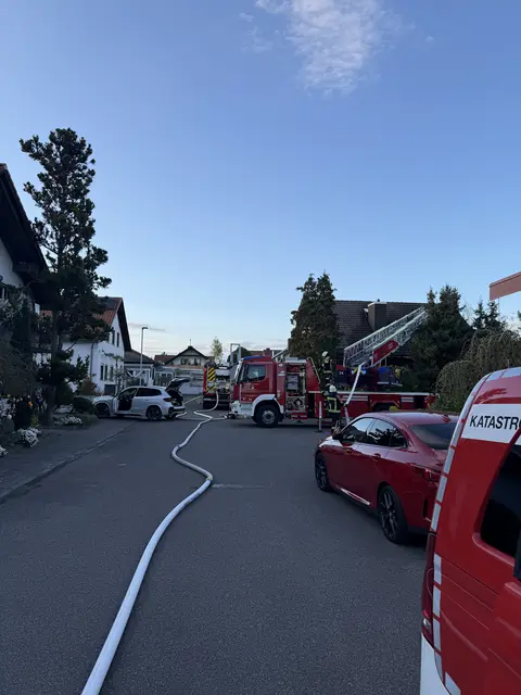 Feuer in der Fockestraße: Anwohner und Feuerwehr stoppen Ausbreitung auf Wohnhaus | Foto: Freiwillige Feuerwehr Haßloch