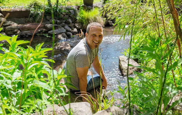 Achtsamkeitslehrer und Autor Marco Fraleoni unterstützt Menschen in Achtsamkeits-Workshops und Seminaren dabei, ihren jeweiligen inneren Kompass zu finden beziehungsweise neu auszurichten. Alternativ bietet „MEIN WEG – Meine Reise“ mit der kostenlosen App zum Buch ebenfalls die passenden Instrumente dazu.

 | Foto: Bildnachweis: Pilgerverlag