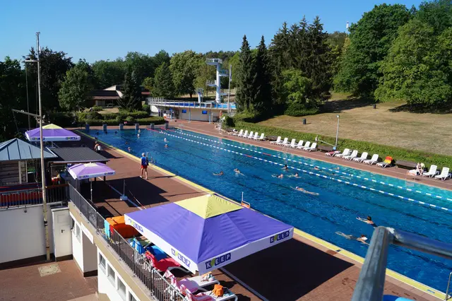 Im Haushaltsausschuss des Bundestages wurden die Mittel in Höhe von 2,14 Millionen Euro für die Modernisierung des Waldschwimmbads freigegeben | Foto: VG Eisenberg