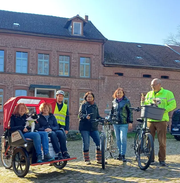 Gemeinsam unterwegs: Mit der Rikscha schenken Ehrenamtliche Menschen neue Lebensfreude und unvergessliche Momente im Alltag
 | Foto: Malteser Westpfalz/gratis